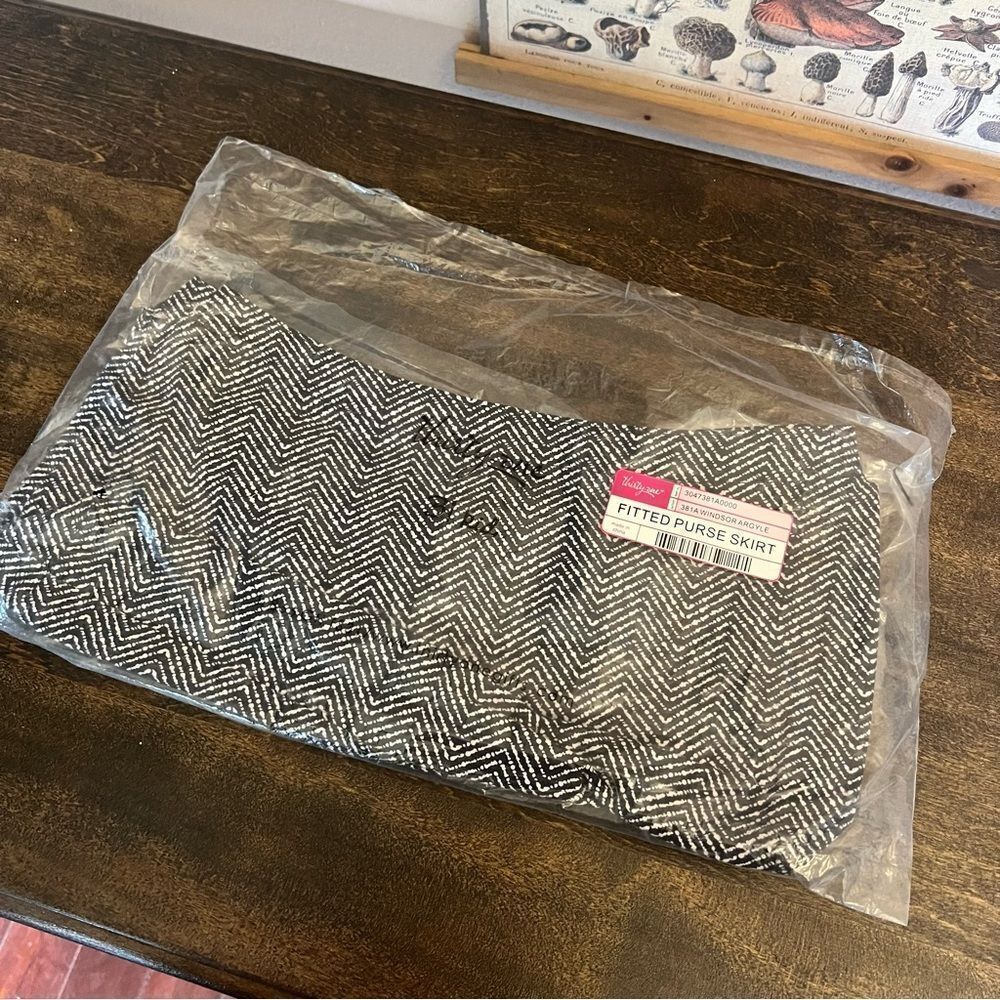 Thirty-One Black and White Patterned Purse Skirt